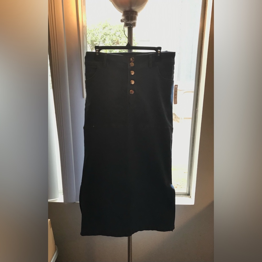 Nwt Skirt denim long blue size 13 stretchy fabric